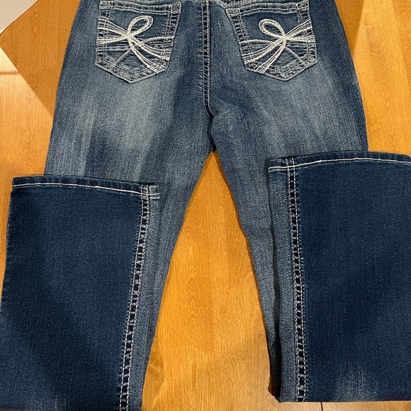 Wallflower women’s Jeans size 9 white stitching embroidered pockets - Picture 6 of 7